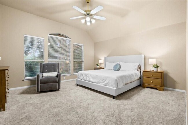 Building Photo - 920 Savanna Ln