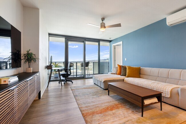 Building Photo - Fully Furnished 2 Bed / 2 Bath Condo with ...