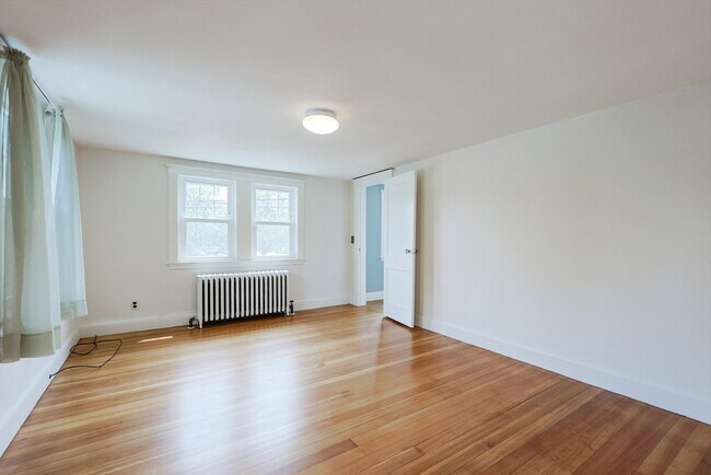 Building Photo - 14 Elm St