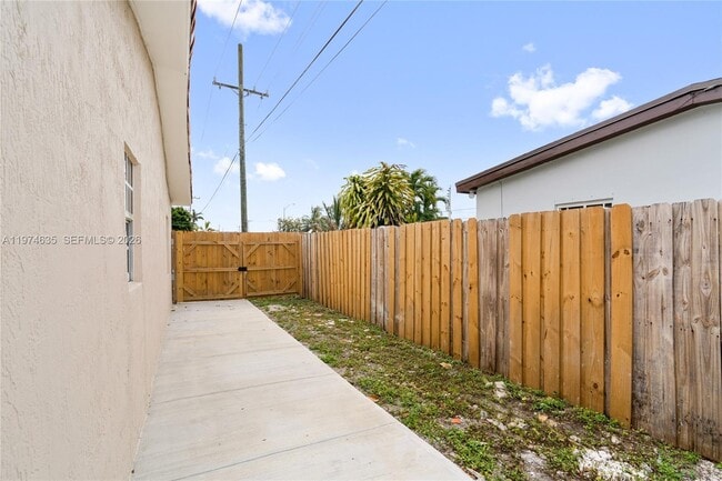 Building Photo - 1381 W 63rd St