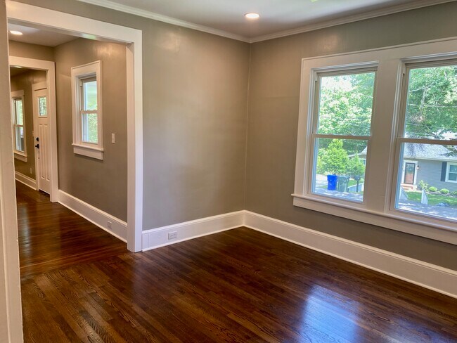 Building Photo - 115 Converse St