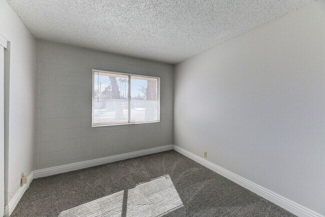 Building Photo - 4417 Berkley Ave