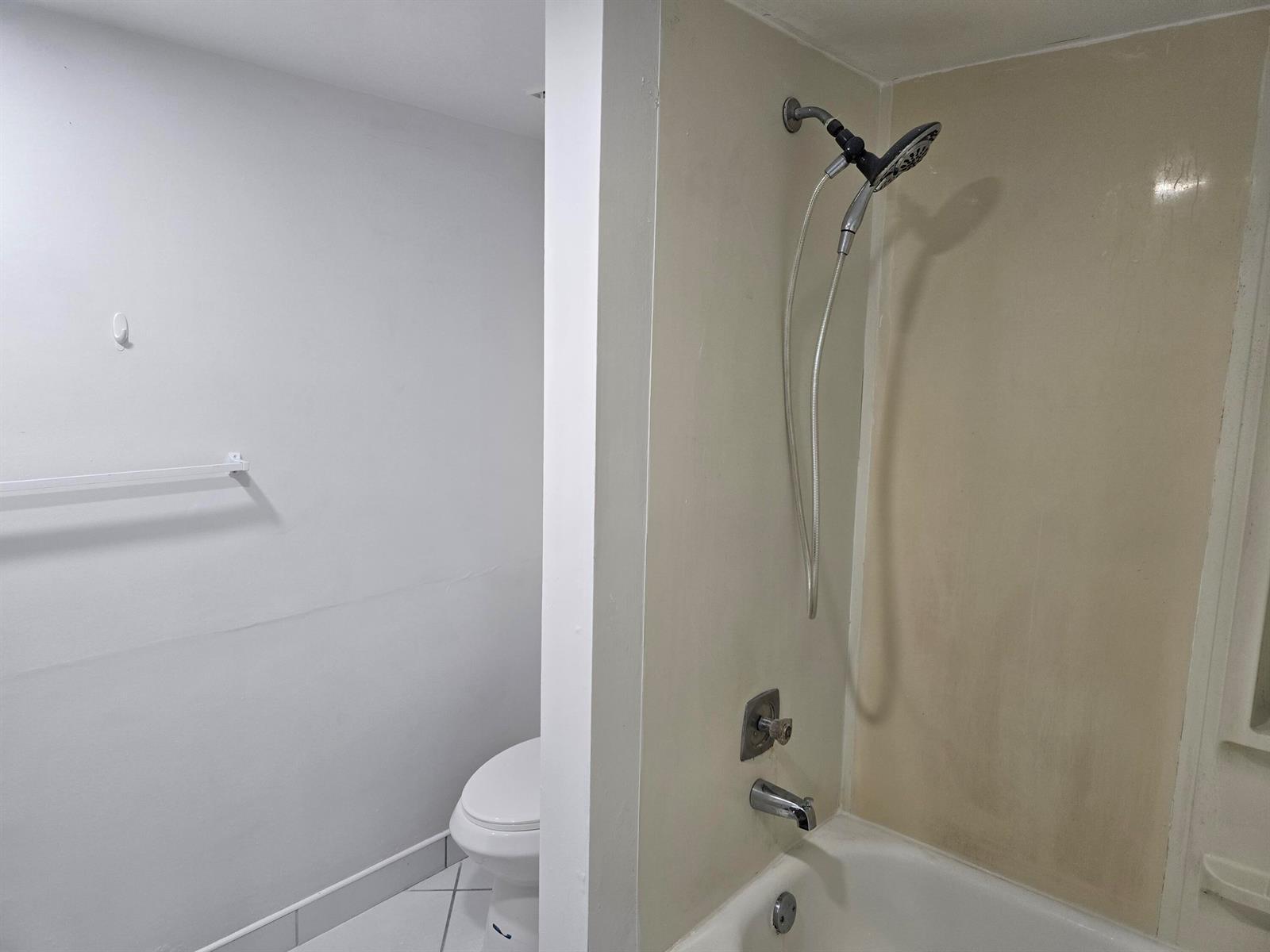 Building Photo - 3900 NW 76th Ave