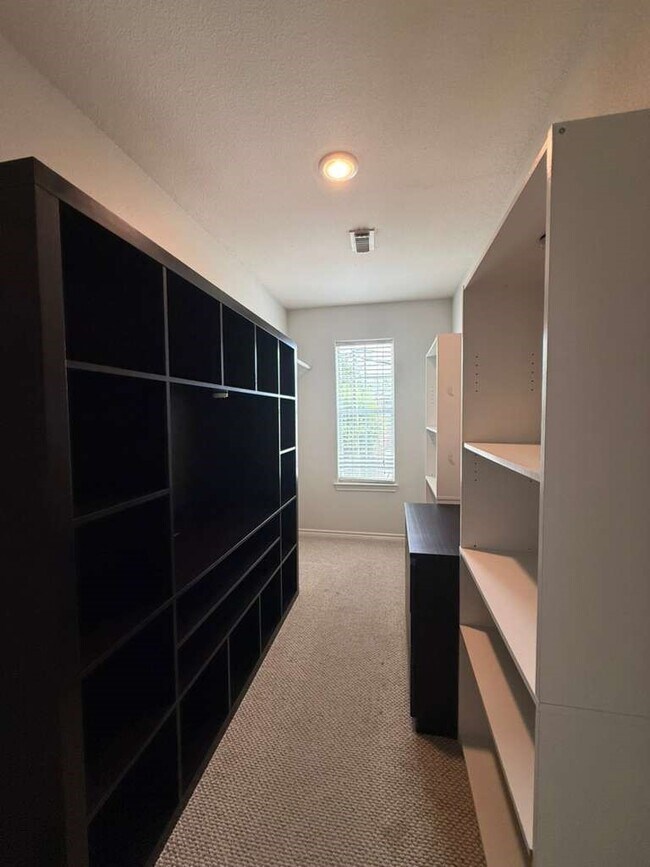 Building Photo - 9623 Elmview Pl