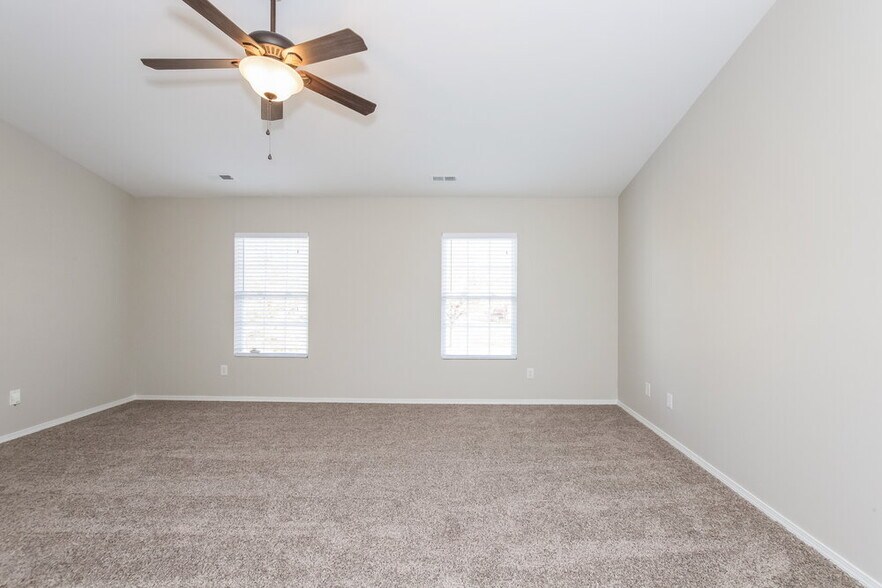 Building Photo - 4710 Larkhaven Village Dr