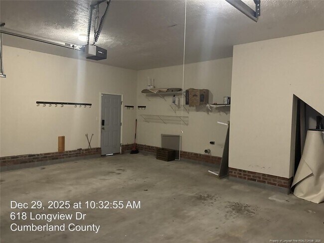 Building Photo - 618 Longview Dr