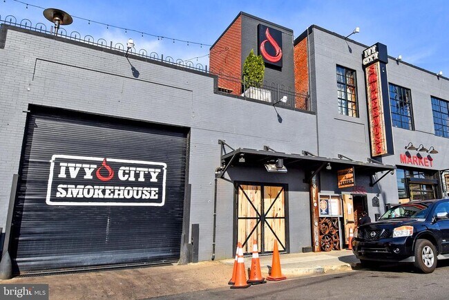 Building Photo - 1016 17th Pl NE