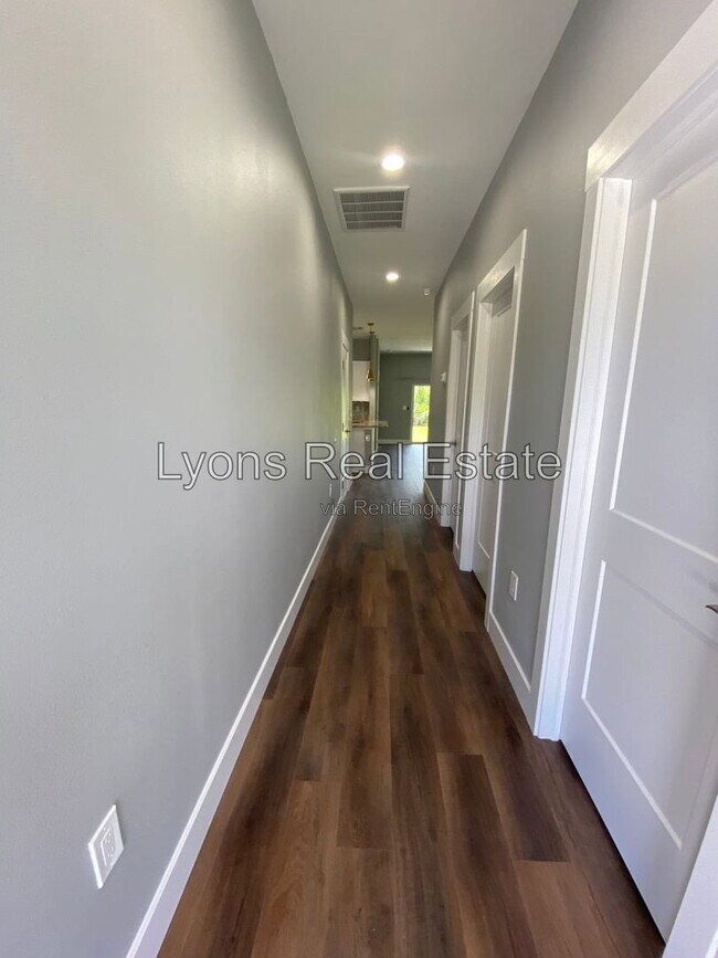 Building Photo - 10398 Port Everglades St