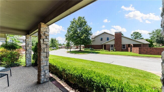 Building Photo - 2 S Prairie Dunes Dr