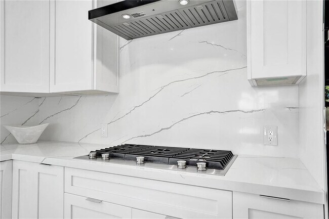 Building Photo - 1211 SE 1st St