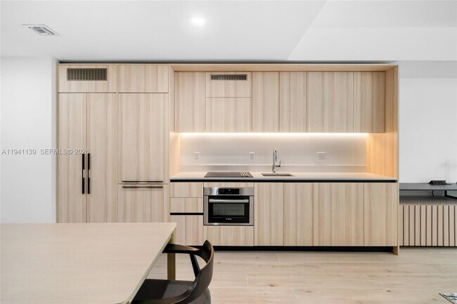 Building Photo - 225 N Miami Ave