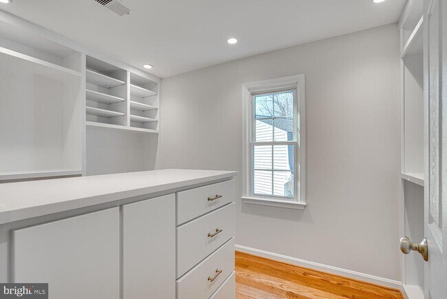 Building Photo - 6421 Linway Terrace