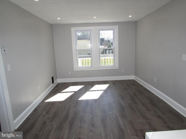 Building Photo - 8700 Maple Ave