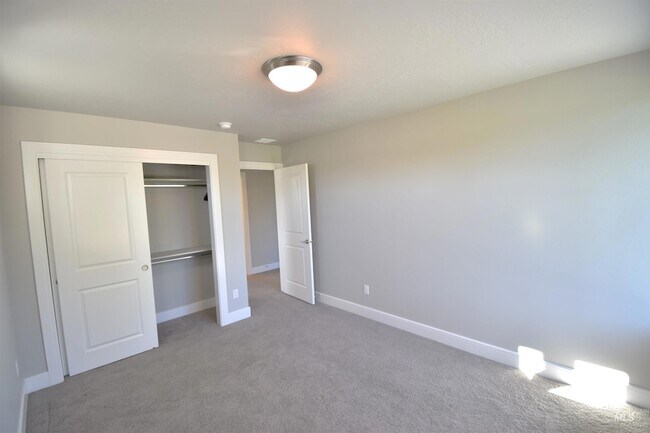 Building Photo - 3241 W Ladle Rapids St