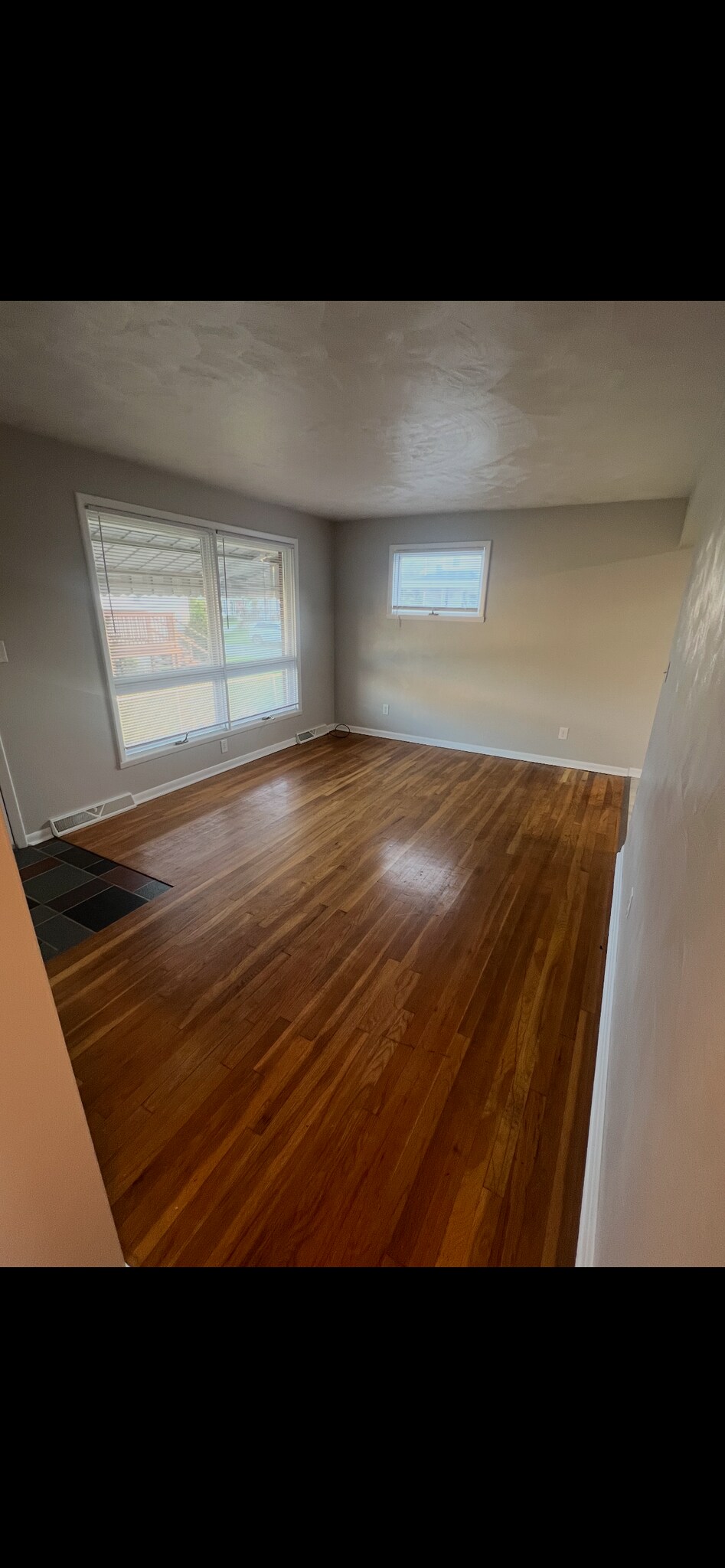 Building Photo - 38 3rd Ave