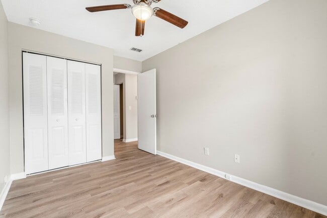Building Photo - Beautiful Temple Terrace Townhome!