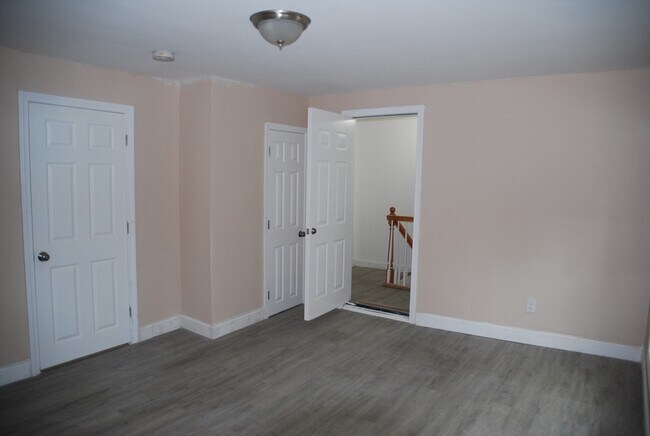 Building Photo - 249 N Main St