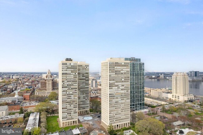 Building Photo - 200 Locust St