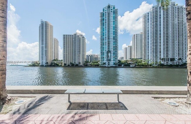 Building Photo - 325 Biscayne Blvd