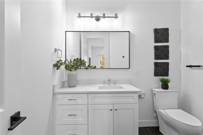 Building Photo - 440 GILMAN Pl