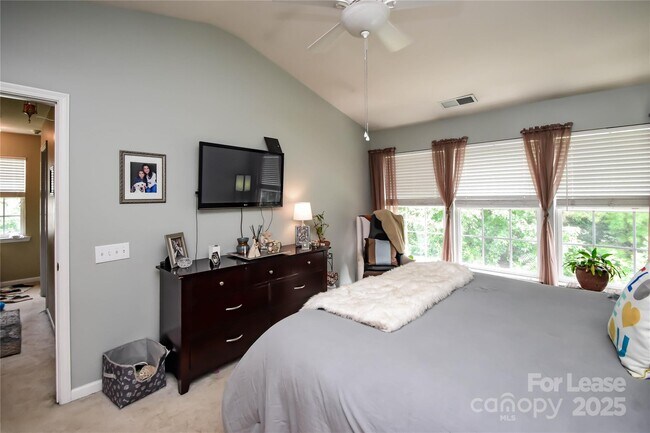 Building Photo - 2121 Kaybird Ln