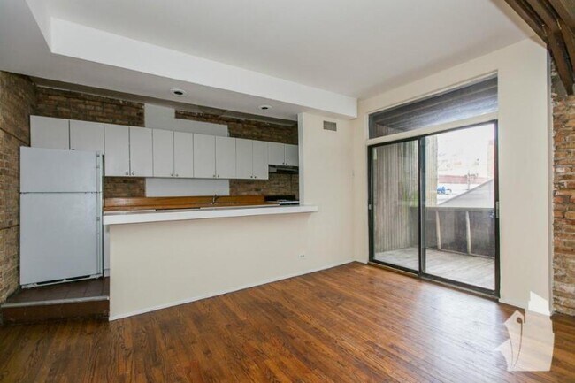 Building Photo - 1 bedroom in CHICAGO IL 60657