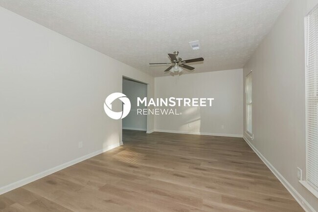Building Photo - 3 Bedroom Pet-Friendly Home in Hampton, GA with Main Street Renewal