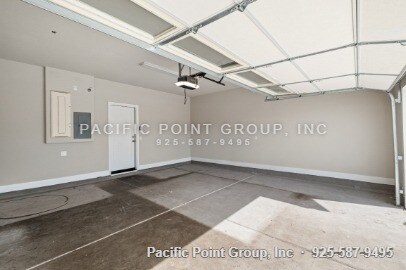 Building Photo - 285 Bear Creek Dr