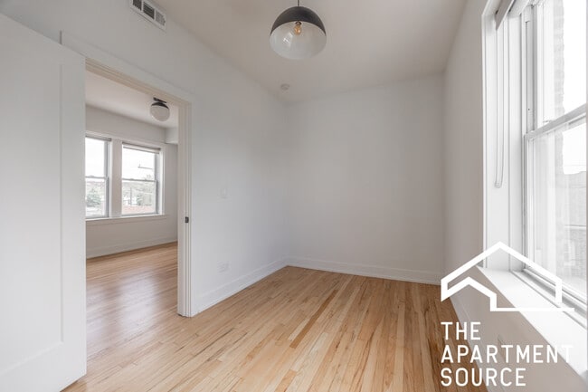 Building Photo - 3049 W Medill Ave