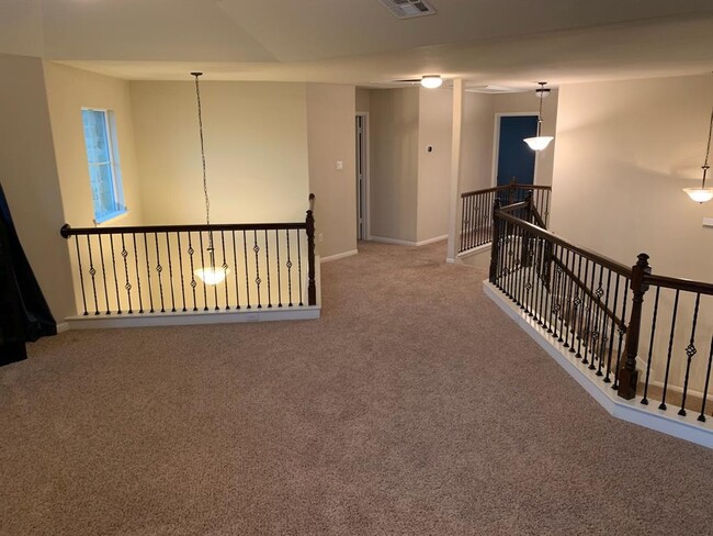 Building Photo - 700 Royal Burgess Dr