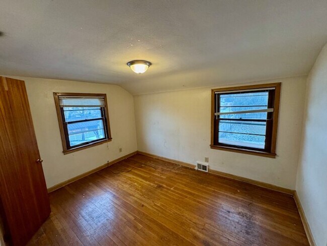 Building Photo - 22 Adams Ave