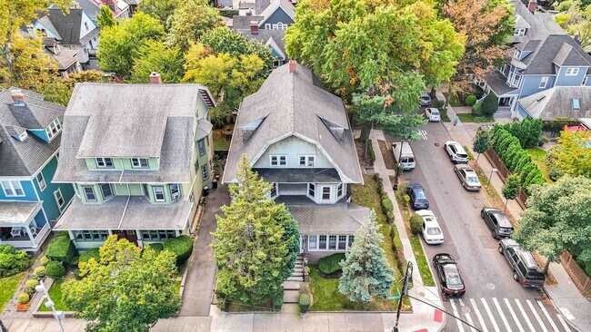 Building Photo - 1200 Beverley Rd