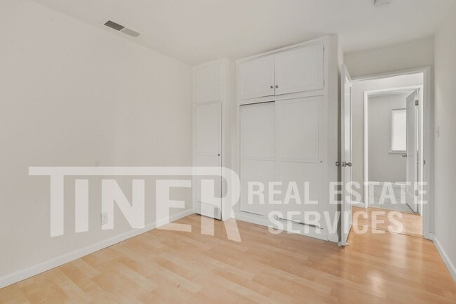 Building Photo - 1309 Shadowglen Rd