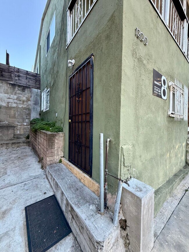 Building Photo - 1200 Laveta Terrace