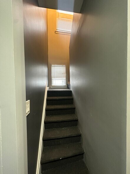 Building Photo - 65 Edgar St