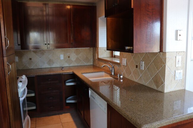 Building Photo - 2416 Cedar Dr