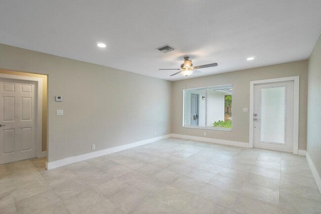 Building Photo - 245 SW 6th St