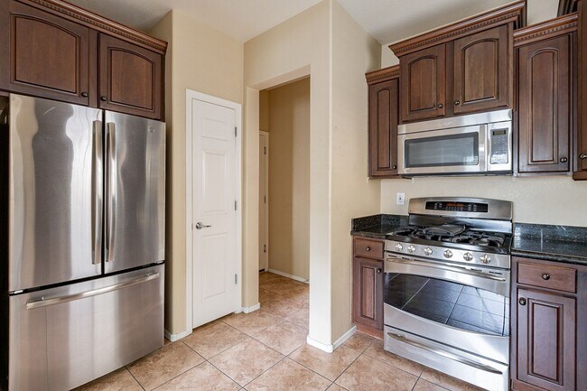 Building Photo - 3 bedroom home in Surprise