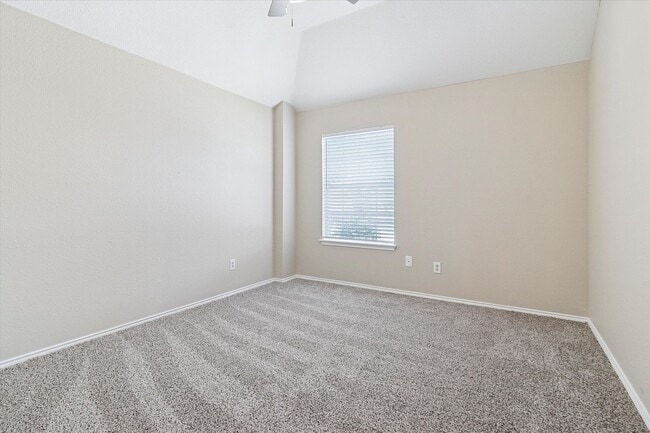 Building Photo - Spacious 3 Bedroom, 2 Bath on a Corner Lot