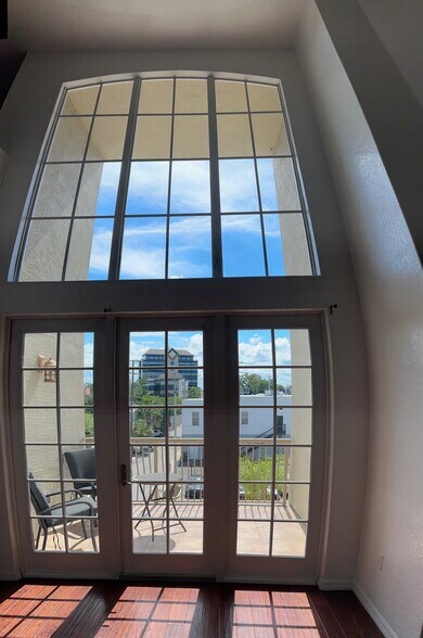 Building Photo - 128 S Beach St