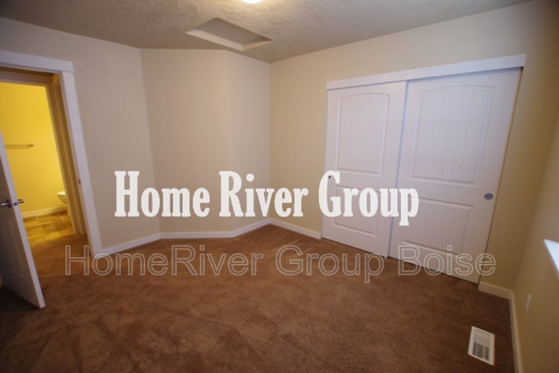 Building Photo - 9129 W Brogan Dr