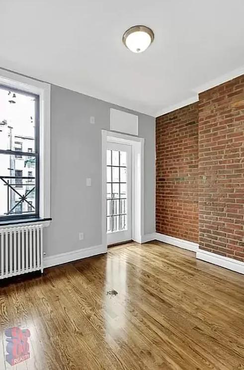Building Photo - 248 Mott St