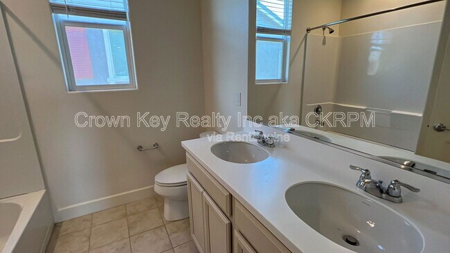 Building Photo - 448 Albertina Ave