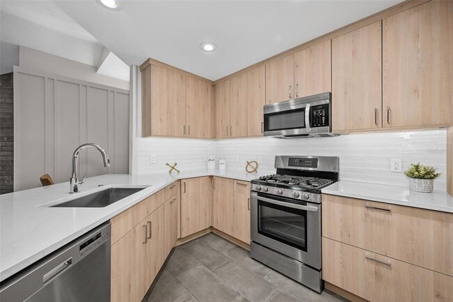 Building Photo - 9821 SW 34th Rd