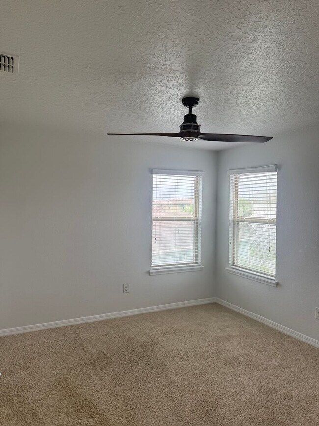 Building Photo - Home in WATERLEIGH Winter Garden!