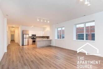 Building Photo - South Loop 3 bed 2 bath -- Updated Kitchen, LARGEST Floorplan in the building