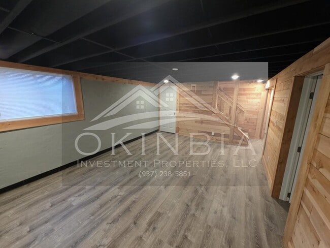 Building Photo - 1038 Rossiter Dr