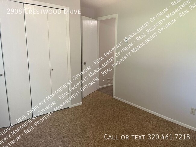 Building Photo - 2908 Crestwood Dr NE