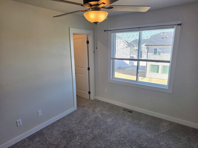 Building Photo - 6951 Bluebell Ct