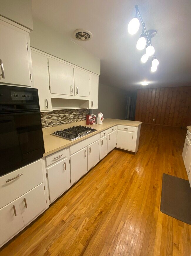 Building Photo - 1504 Sunset Ln
